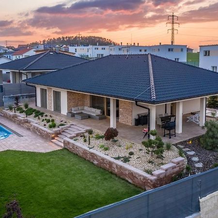 Luxury Spa Villa Kraluv Dvur Екстер'єр фото