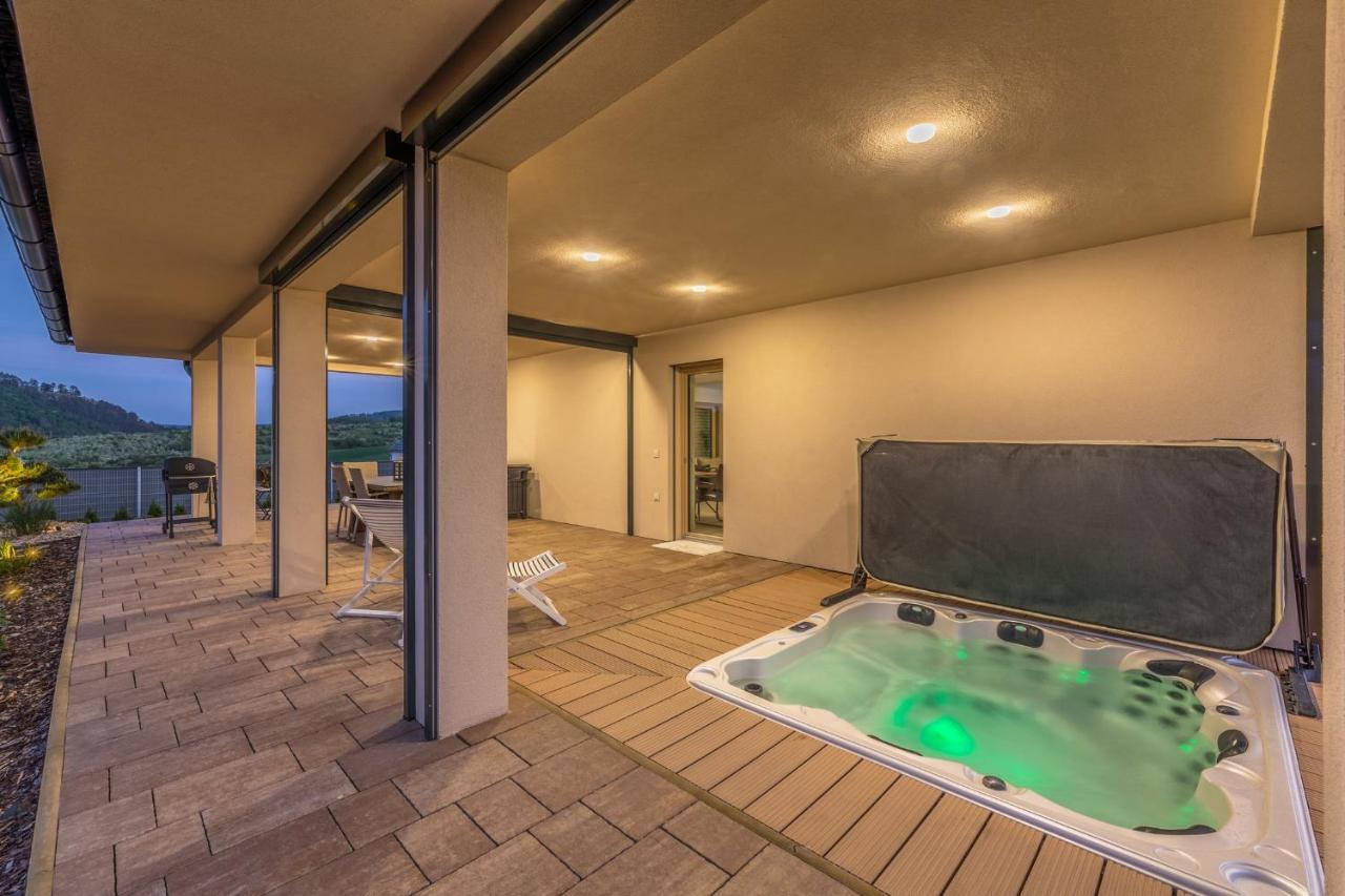 Luxury Spa Villa Kraluv Dvur Екстер'єр фото