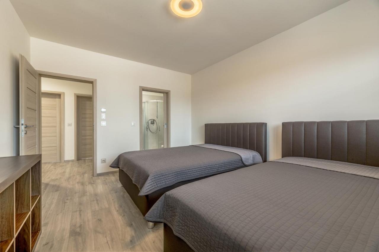 Luxury Spa Villa Kraluv Dvur Екстер'єр фото