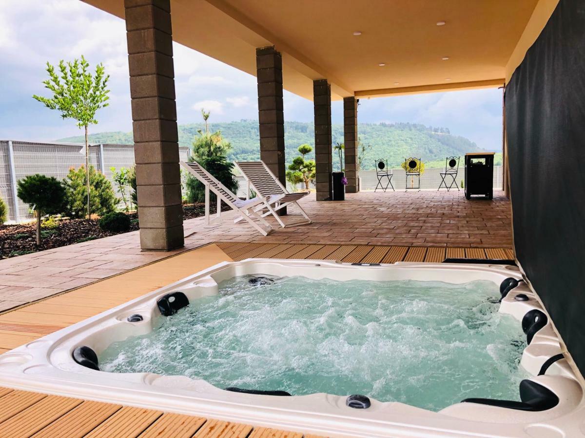 Luxury Spa Villa Kraluv Dvur Екстер'єр фото