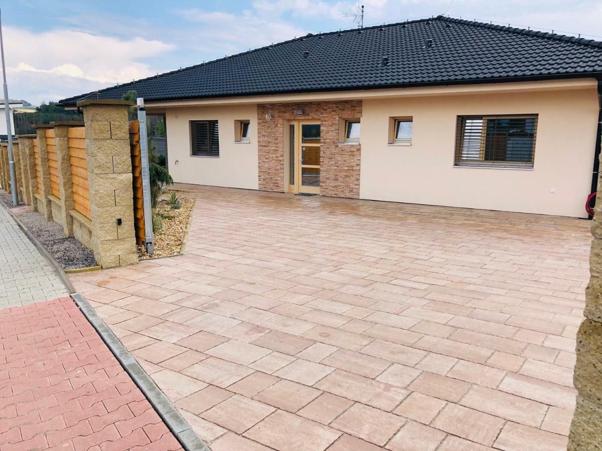 Luxury Spa Villa Kraluv Dvur Екстер'єр фото